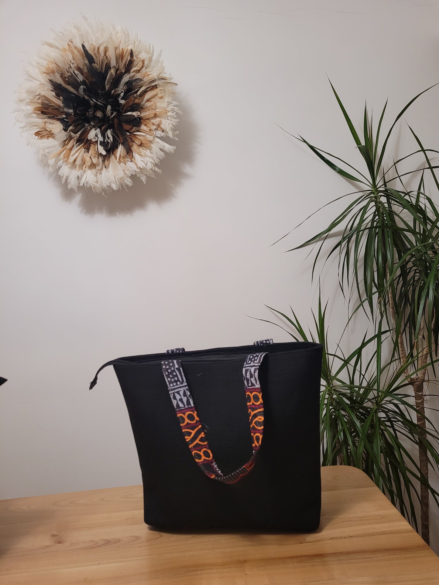 Sac caba bimatière noir avec map Afrique sur le recto.