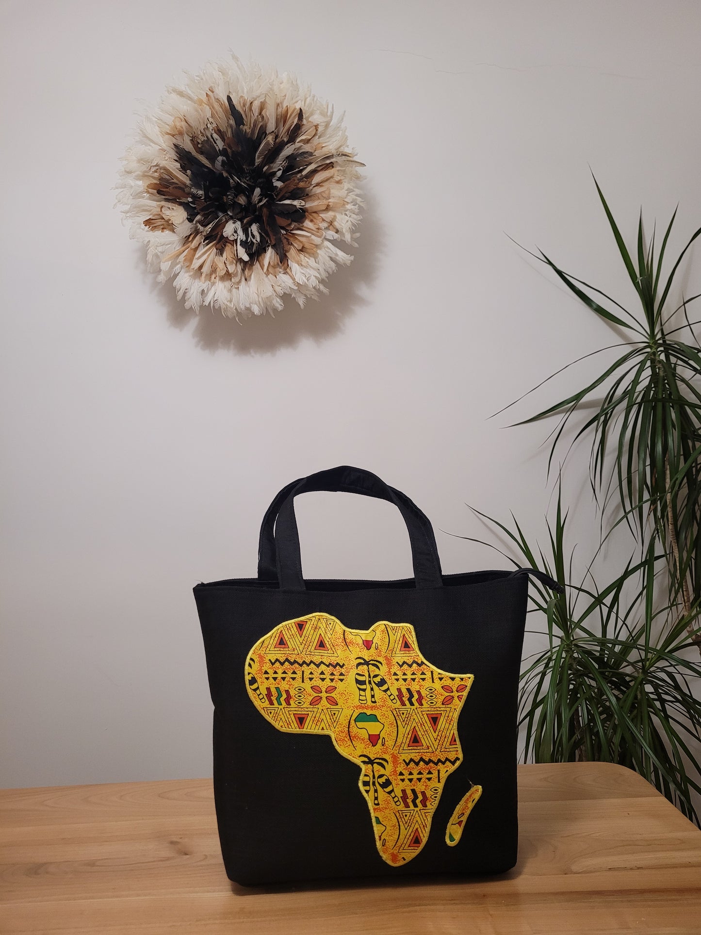 Sac caba bimatière noir avec map Afrique sur le recto.