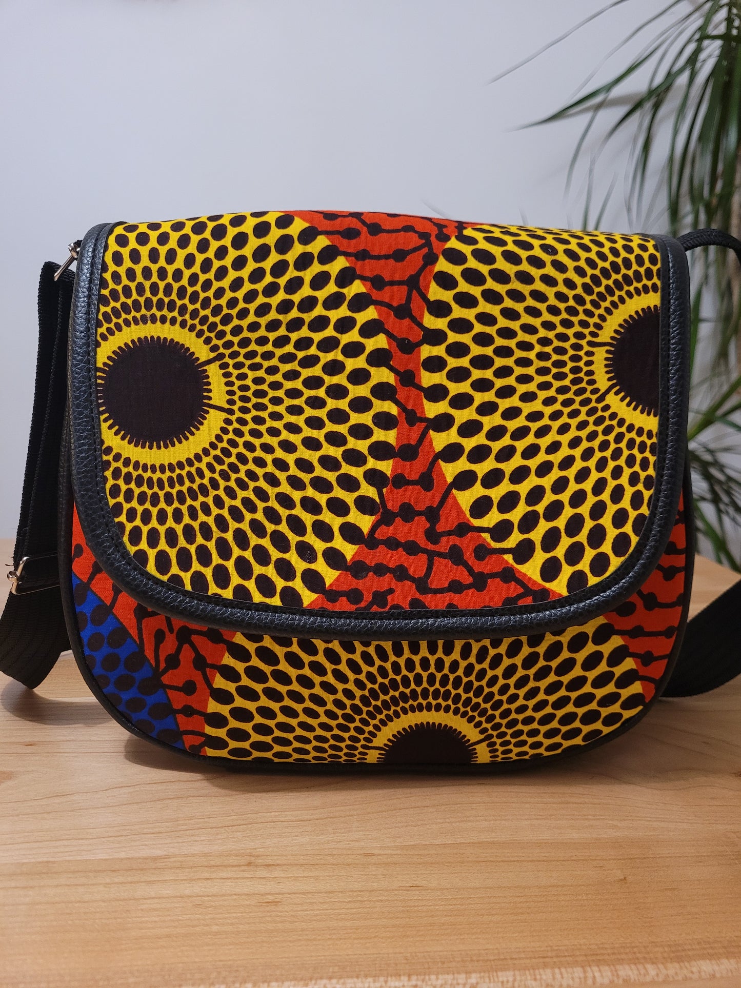 sac bandoulière carré bimatière tissu africain