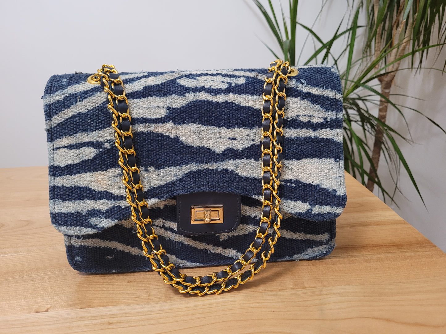 Sac bimatière tissu africain ndop du cameroun et chaînette doré