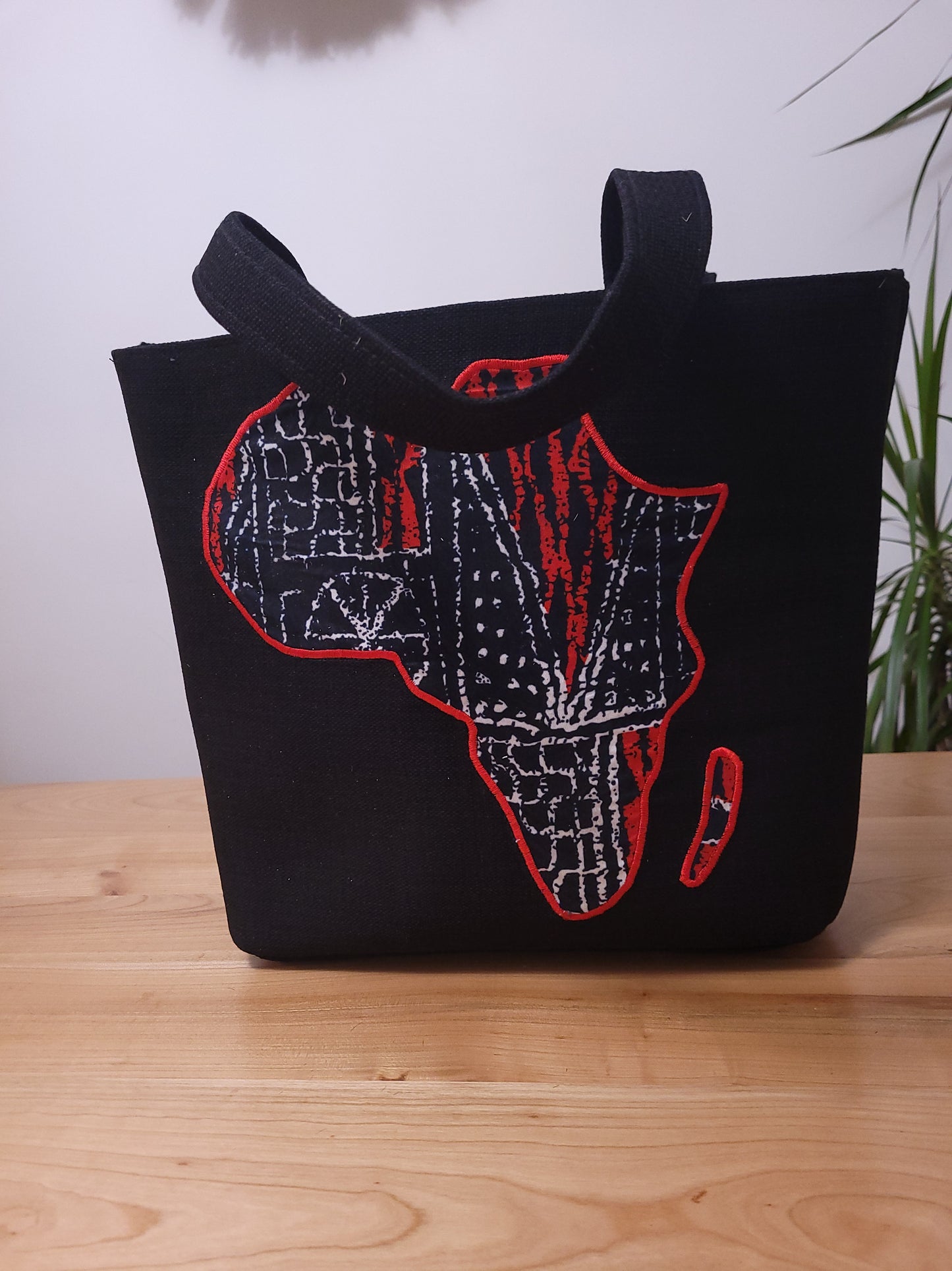 Sac caba bimatière noir avec map Afrique sur le recto.