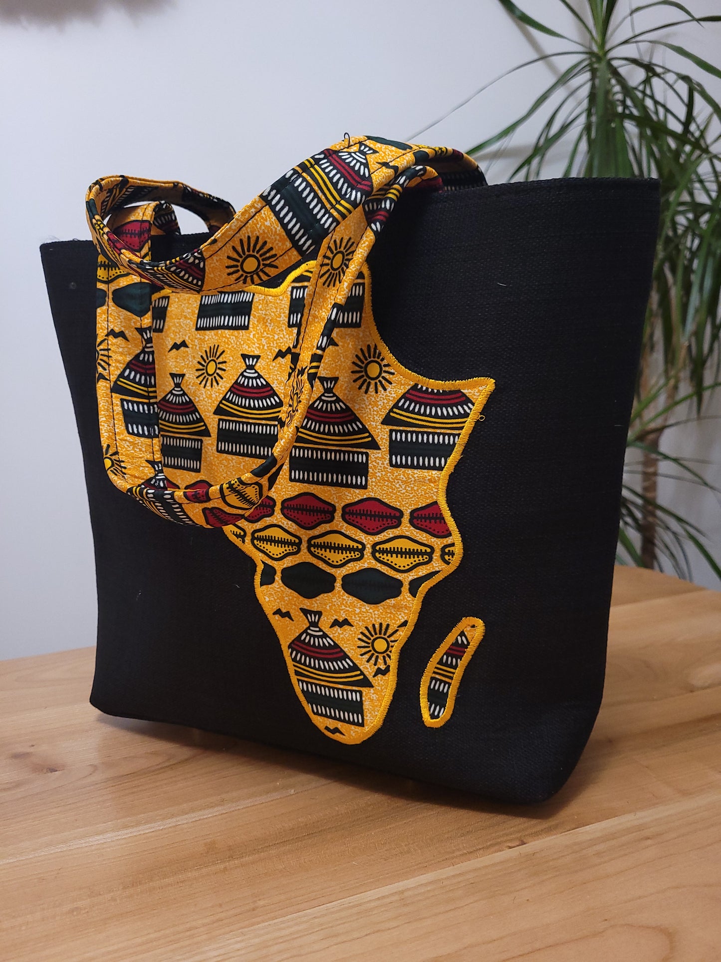 Sac caba bimatière noir avec map Afrique sur le recto.