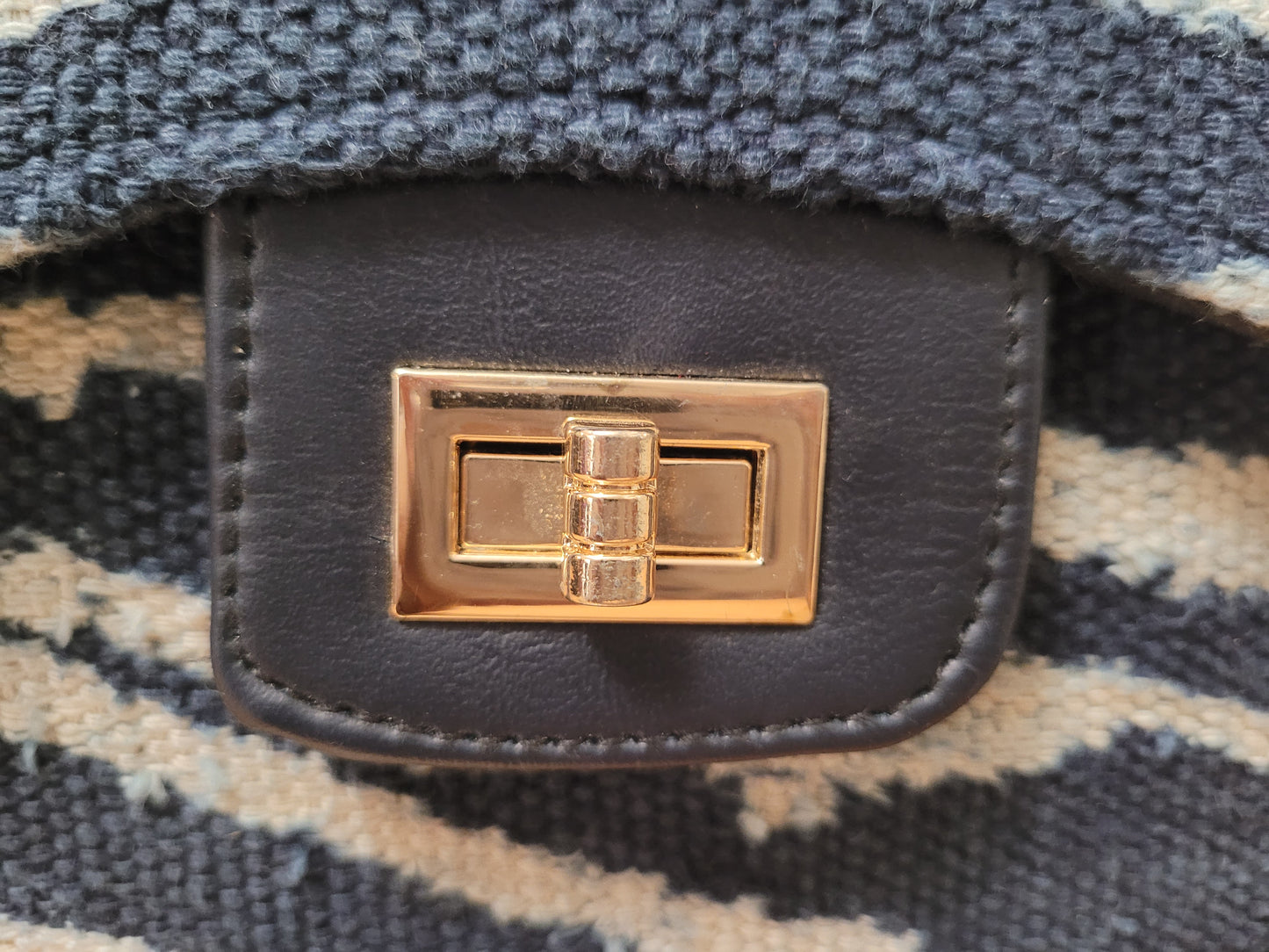 Sac bimatière tissu africain ndop du cameroun et chaînette doré