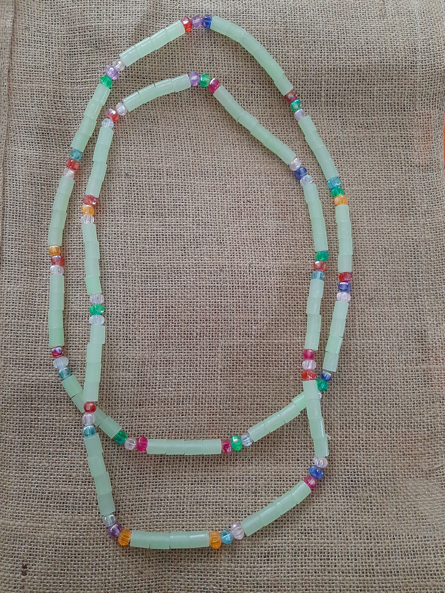 Collier de perles de verre recyclés
