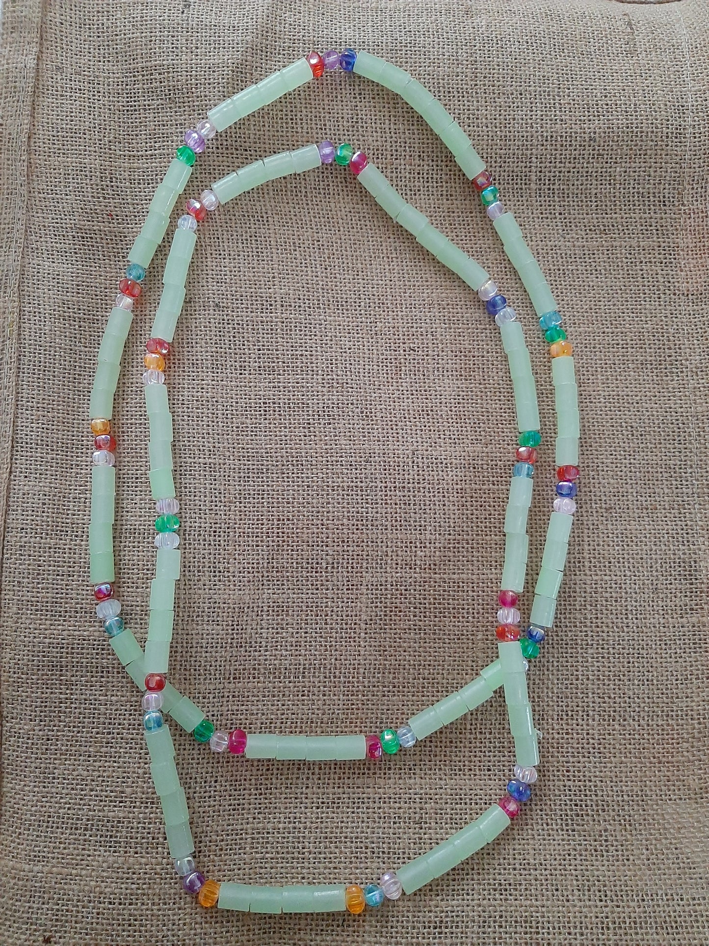 Collier de perles de verre recyclés