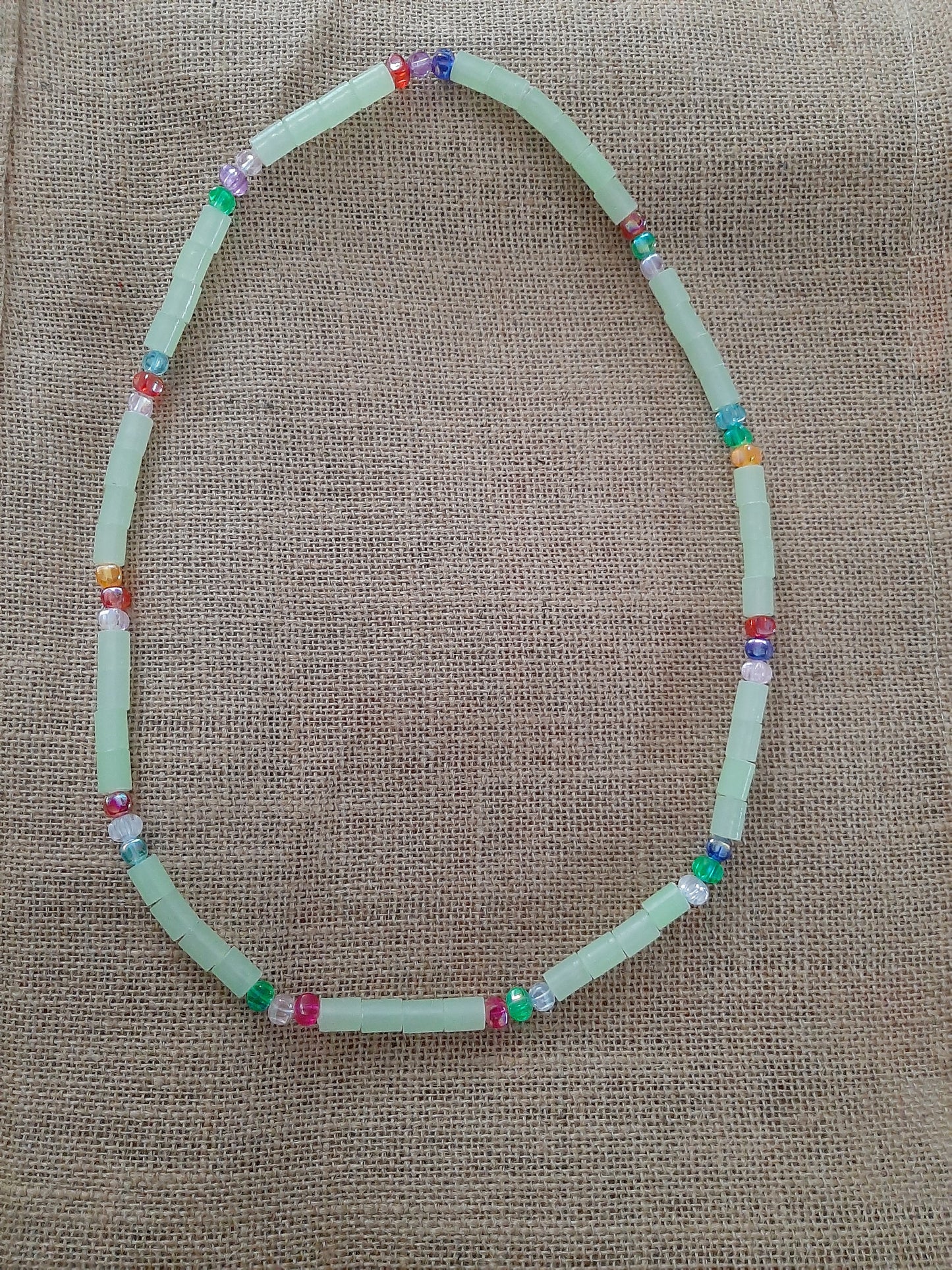 Collier de perles de verre recyclés