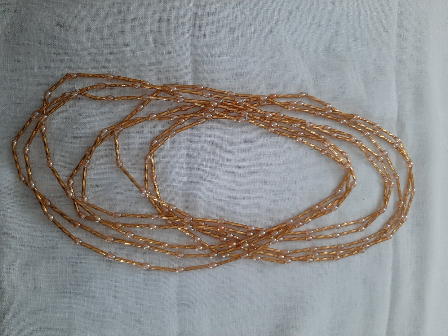 Collier de perles rose de verre recyclés