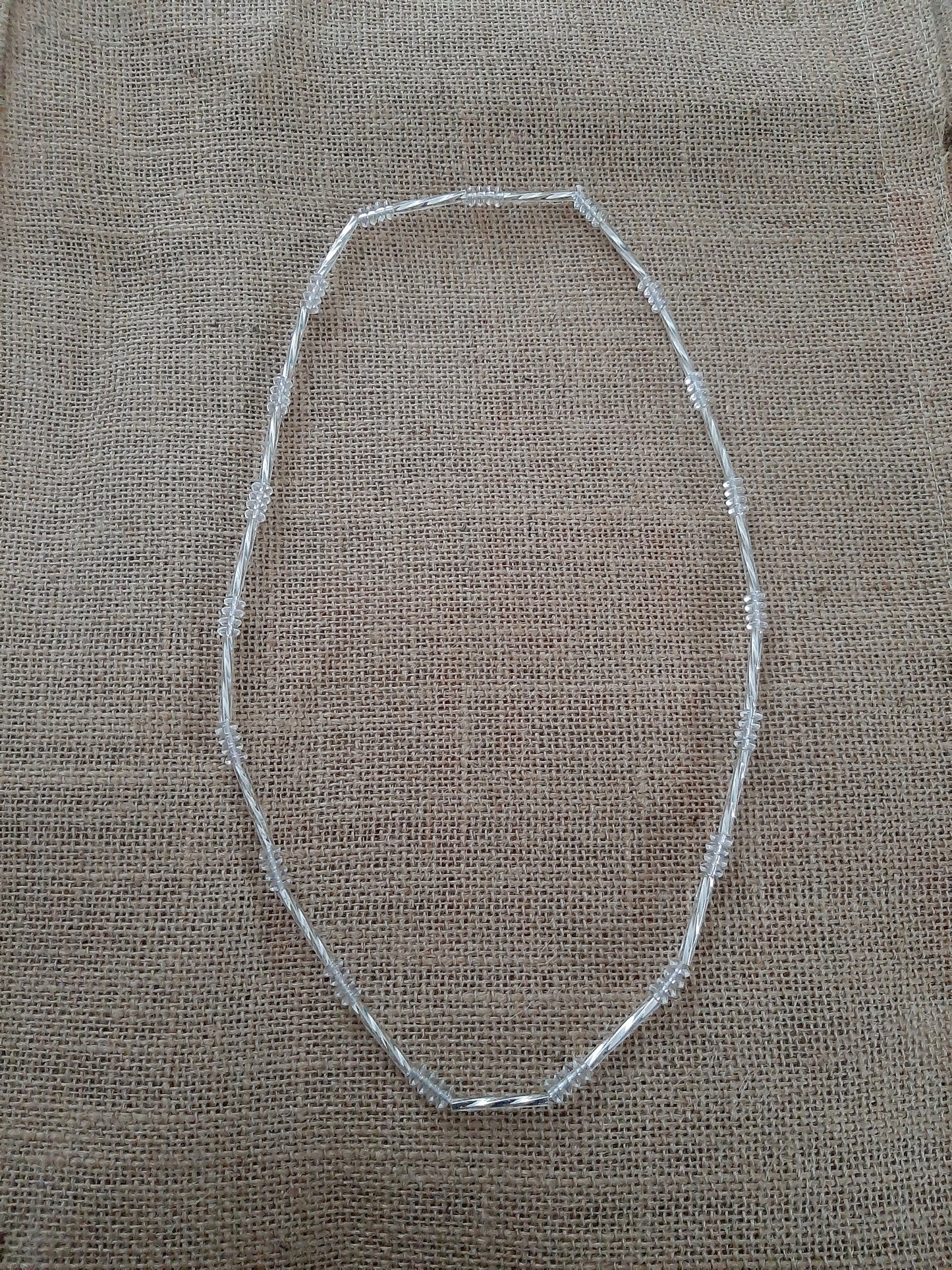 Collier de perles rose de verre recyclés