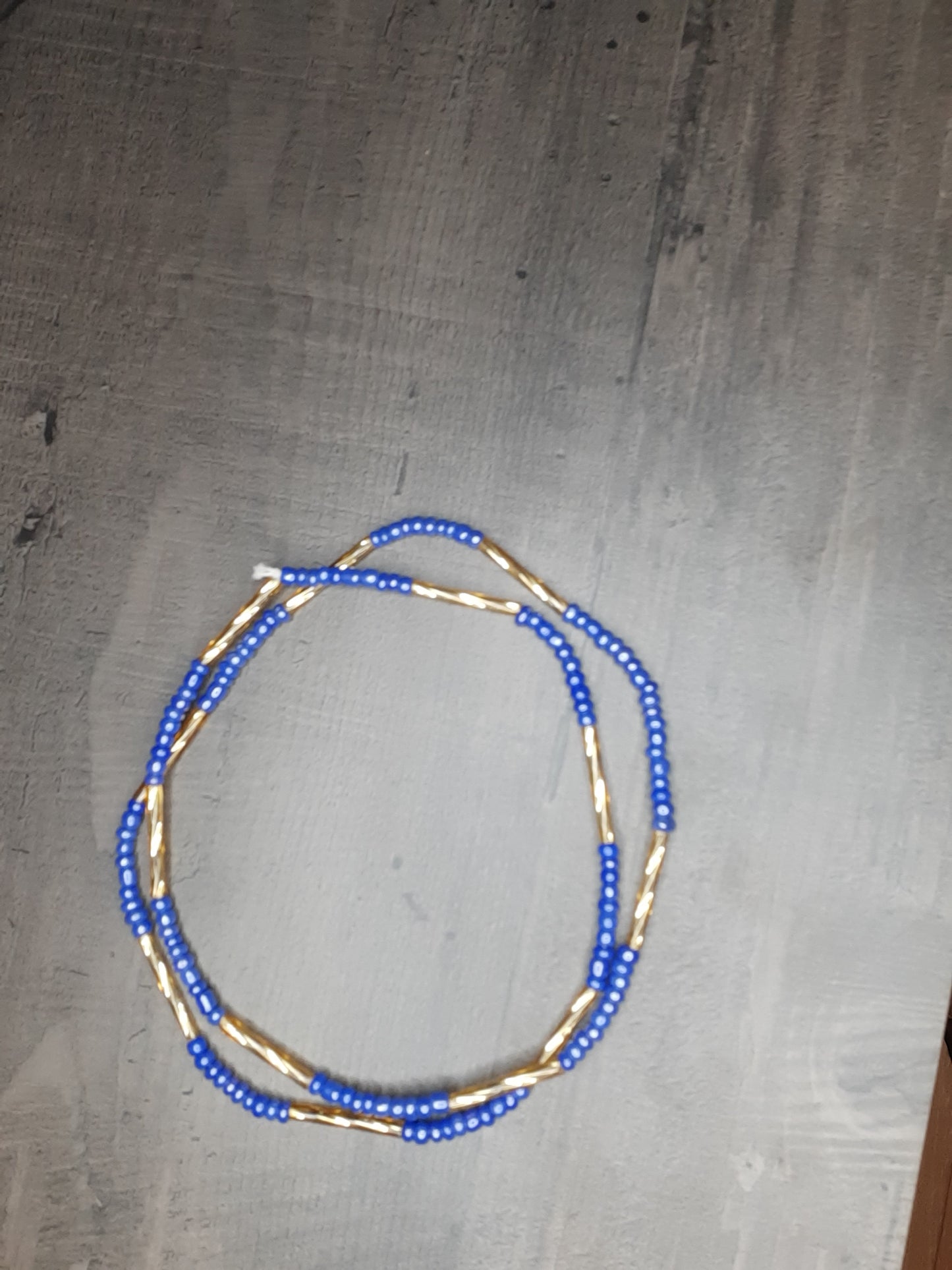 Collier de perles ou baya/binbin couleur bleu pour les reins
