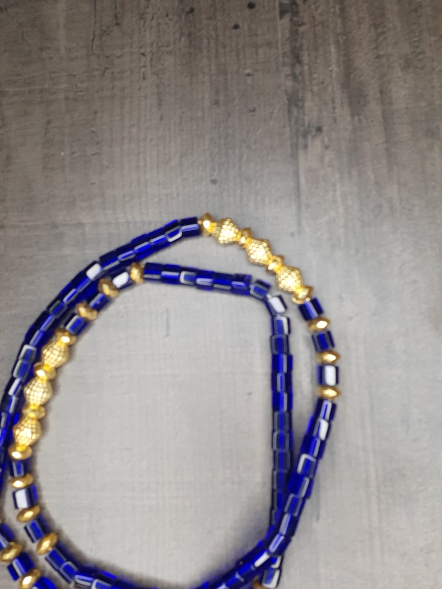 Collier baya couleur bleu et or