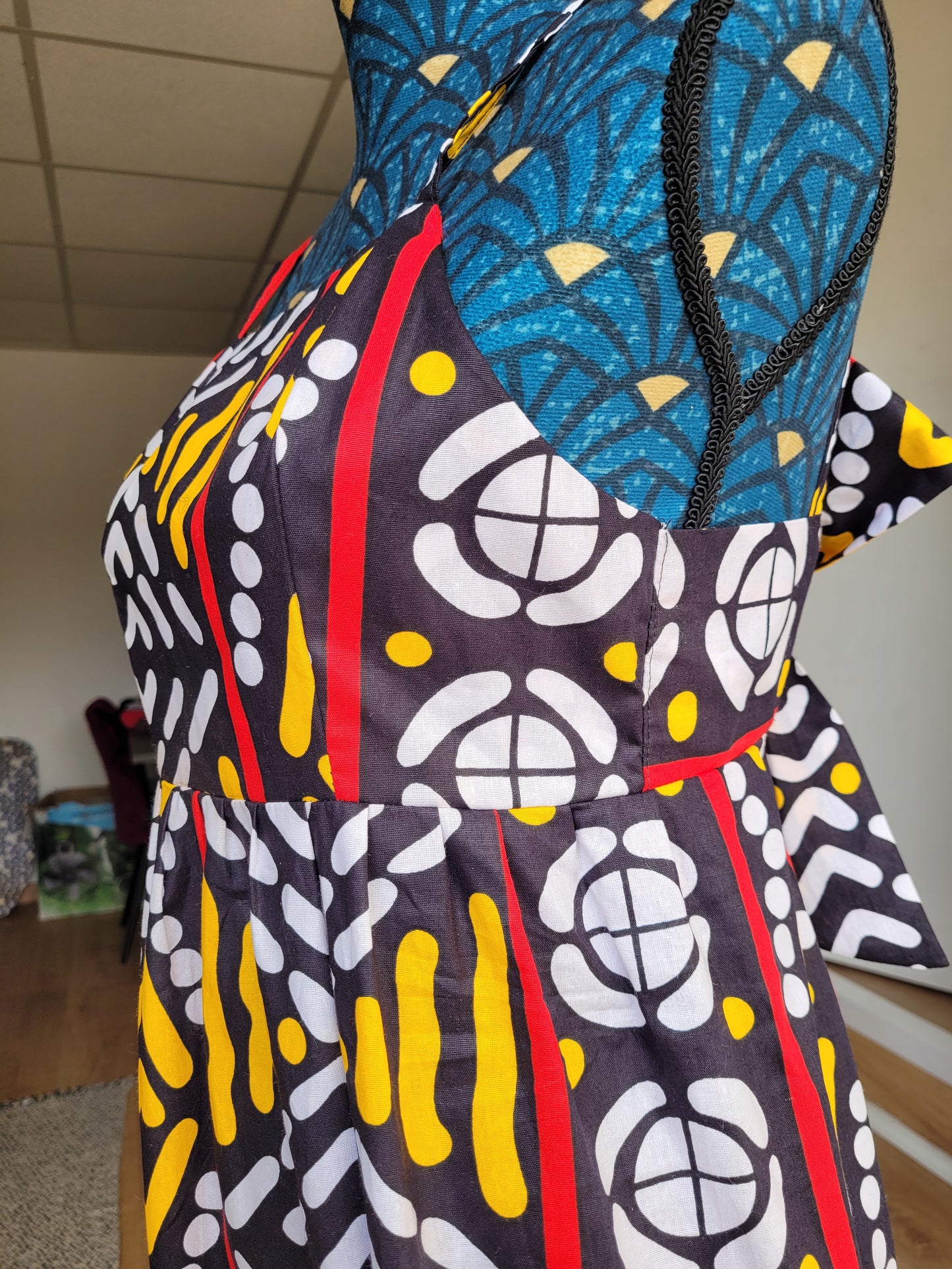Robe Longue à noeud noire et jaune