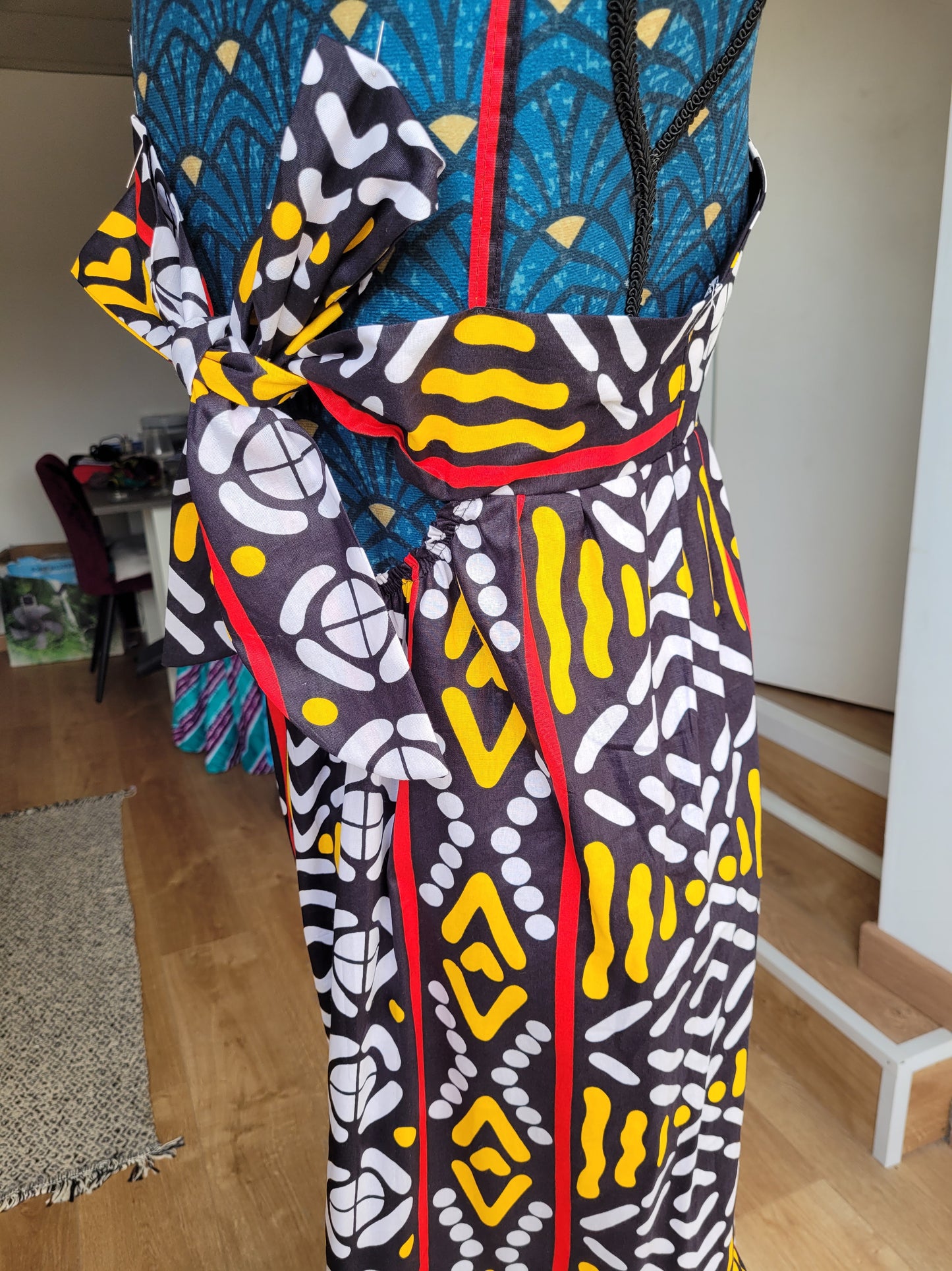 Robe Longue à noeud noire et jaune