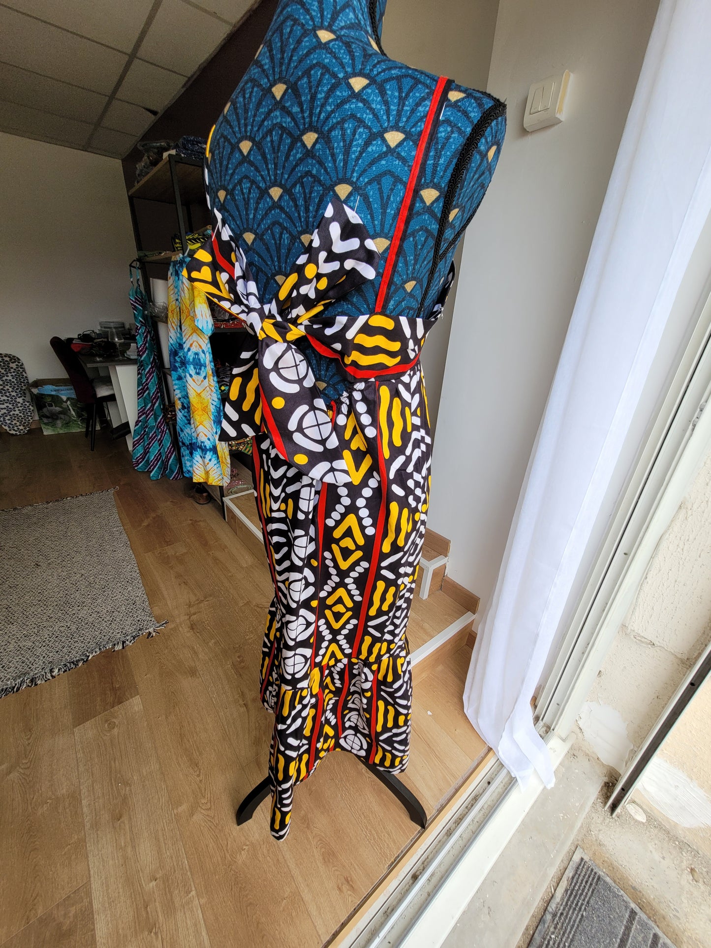 Robe Longue à noeud noire et jaune