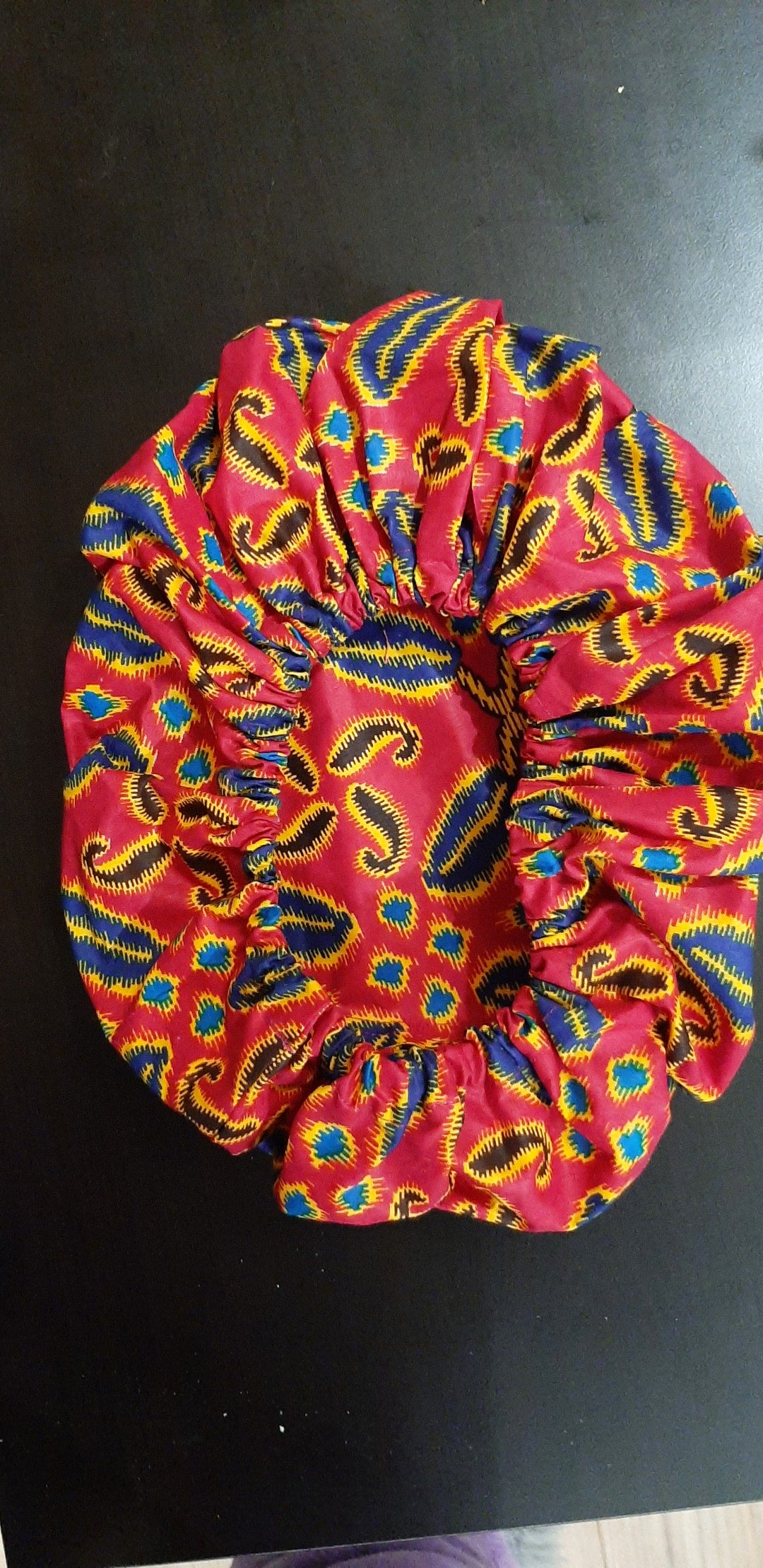 Bonnet fait au Sénégal de manière équitable