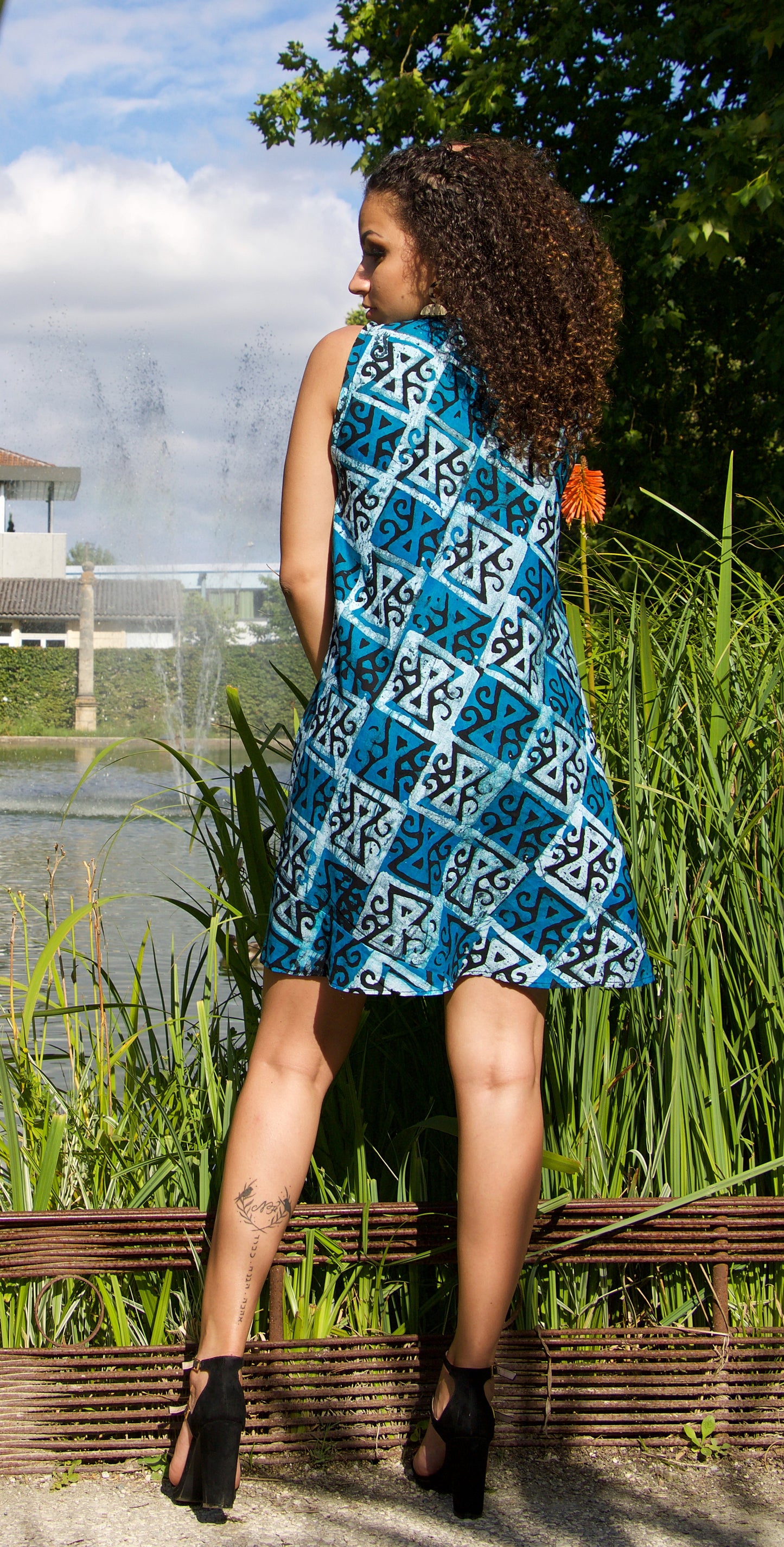 Robe mini évasée en tissu ethnique togolais