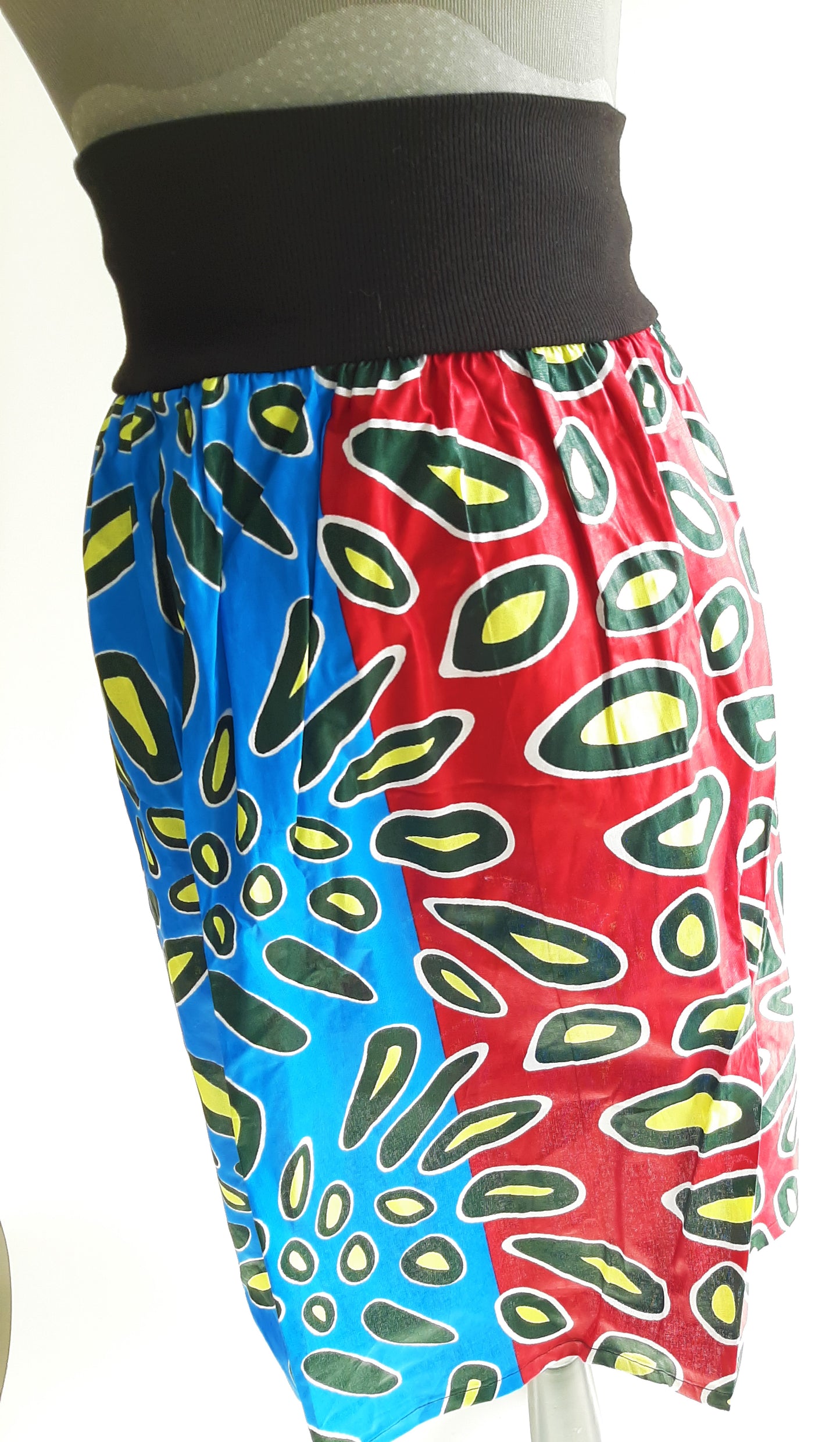 Jupe droite en tissu wax bleu/rouge