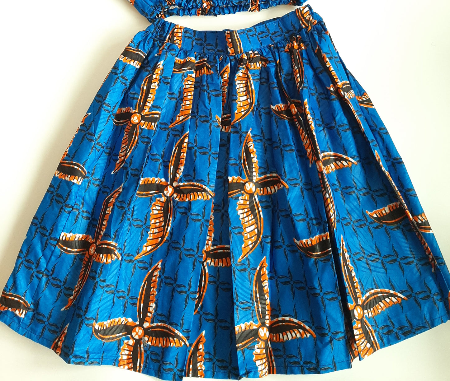 Jupe midi patineuse en tissu wax africain bleu