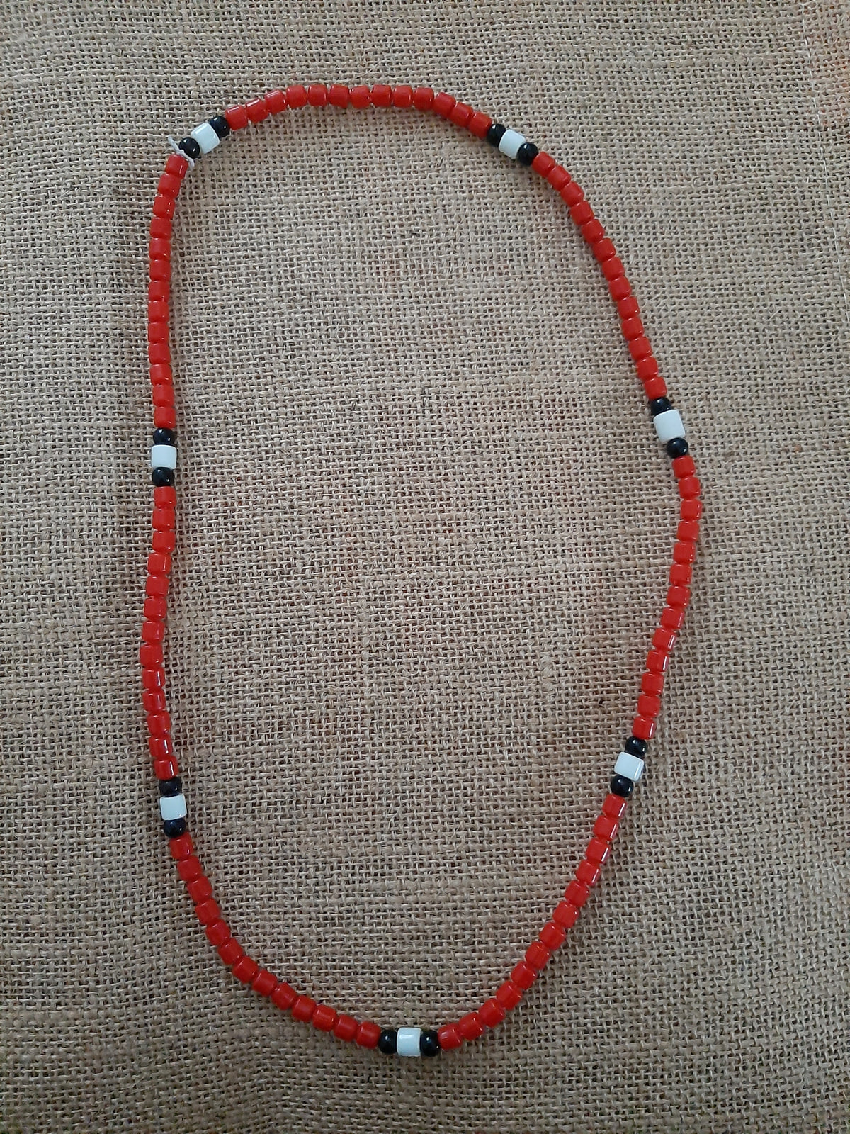 Collier sautoir avec pendentif feuille Collier sautoir avec pendentif feuille