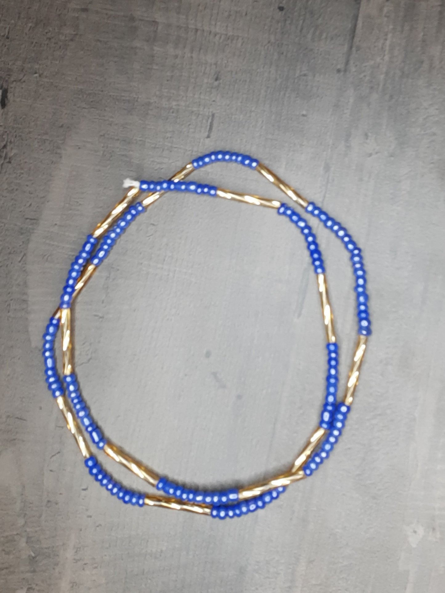 Collier de perles ou baya/binbin couleur bleu  pour les reins